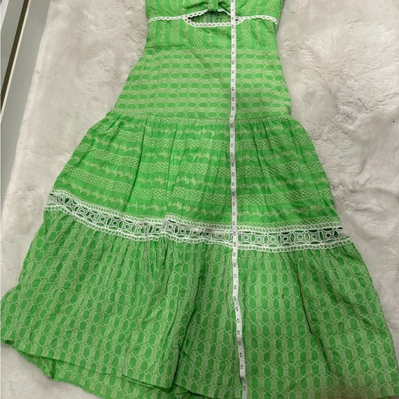 Vestido Midi de Laise Cut Out
Cancun Verde - Limonada Pink - Picture 15 of 15